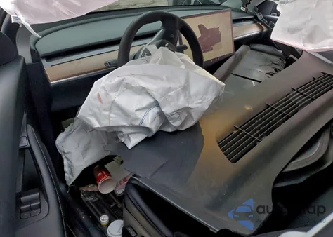 2022 Tesla Model Y z USA, uszkodzony, nr VIN 7SAYGDEF1NF502904